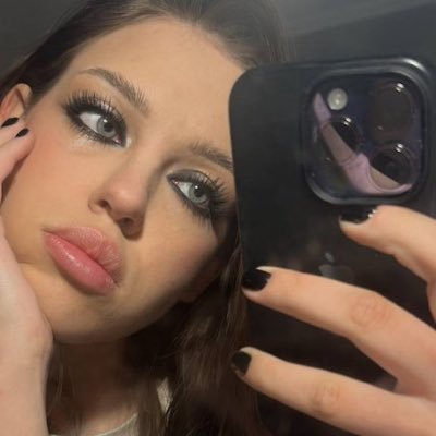 mira_jade435's profile picture. DM me if you’re not fragile 😉