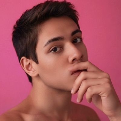 VeneMaia's profile picture. 27y
infeliz no simples, se você for muito swiftie ou trumpie eu não vou te seguir de volta nunca