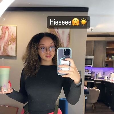 NicholeSab19806's profile picture. 