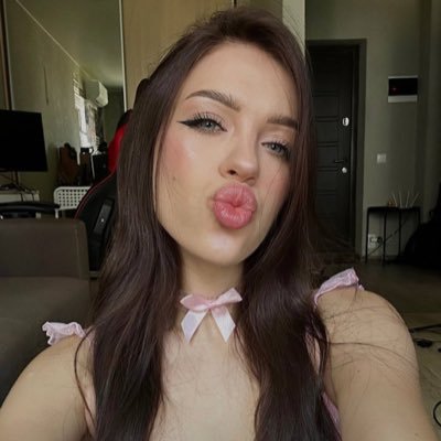 mira_serenE061's profile picture. DM me if you’ve got the backbone