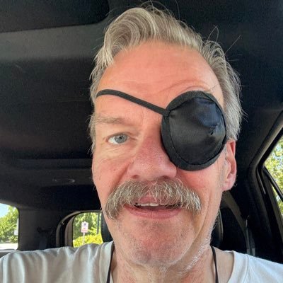 cgummer's profile picture. Broken crayons still color