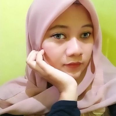 komaduatitik's profile picture. Tempat meromantisasi hidupku