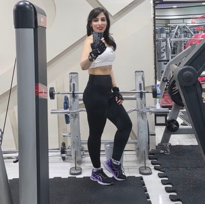 Donya5387's profile picture. گفت:
«تو در اوج رنج‌هایت هم بازیگر ماهری هستی.
برق چشم‌هایت و خط لبخندت هنوز هم
زیباترین است.»
