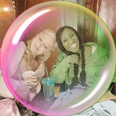 mosaicbrokensun's profile picture. ding dong the witch is dead, i was in love with the witch 💚 glinda my sweet lesbian princess you are so loved