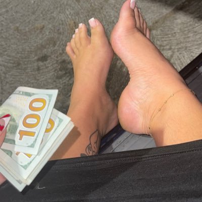 25 ģ ⢠5'2 | Spoiled Findom Goddess | Professional | PREMIUM SELLER I Travel | FACETIME Shows | Paid MEETUPS