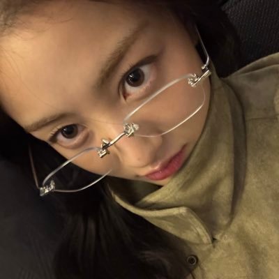 mi1kk_Bread's profile picture. • 24 y/o • lesbian • they/them • avg TWICE enthusiast • be gay do crimes, punch nazis in the face • 🇵🇭🇵🇭