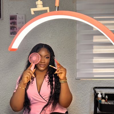 comphielyfstyle's profile picture. L.L.B(Nig). Business woman; @kokos_kulture and @esthetics_bykoko(IG) ❤️