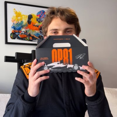 piasainz8155's profile picture. she/her || 24 🇮🇹 || Mainly rep CS55🌶️ and OP81🧡 || Williams and Ferrari, I guess?😪 || I saw Oscar Pias7ri win in Barcelona 😭😭 || Respect for all drivers!