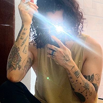 algvien_'s profile picture. Alguien. Fotografía en @DepositoSonoro. 📷📀