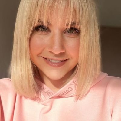 beatriceeg38895's profile picture.