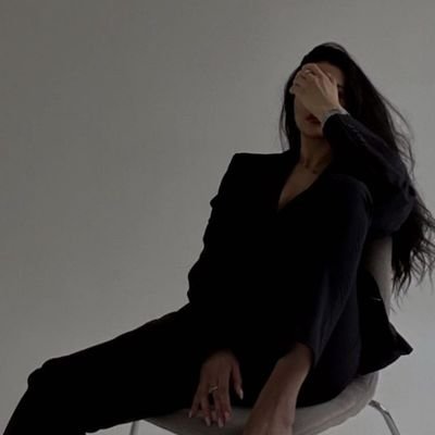 casteilll's profile picture. 💍❤️
Quiet soul, loud thoughts
📍Half here, half in another universe