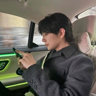 lunarcarat's profile picture. life hits different with seventeen in the playlist  𝄞⨾𓍢ִ໋🎧ྀི