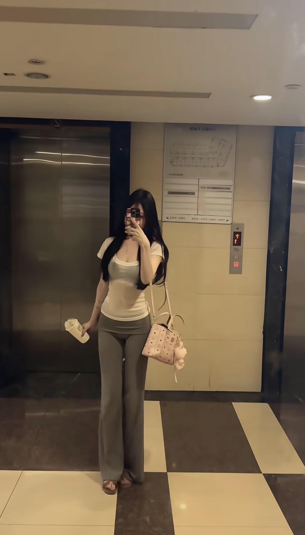 sanqq72942592's profile picture. 蛋蛋后粉色系小学妹。可甜可咸,可69.活好不粘人。只要你真心，妹妹必尽心。粉色系妹妹等你~电报（飞机)https://t.co/991hTTSEZ1~~无定金，
无门槛！!非诚勿扰~要定金门或者门槛费的都是骗子！！！！！！ 🎉 🌐 🍂 🍀