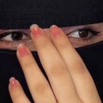 zei2na's profile picture. تنسيق سعوديات الرياض يد بيد https://t.co/7YN0SzYpPp