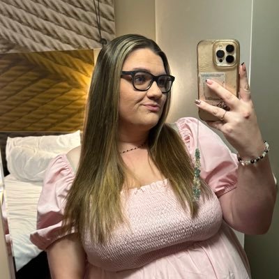 _elizabethlou's profile picture. 27 ~ Autistic🧩 ~ CelineDion💫 ~ Corrie🫶🏼 ~ VM•AK•SM•CF•RP•JP✨