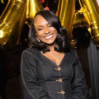 suziemorris18's profile picture. Financial Education Specialist | Former Wall Street Analyst | CEO  of The WealthBuilders Community👩🏾‍🎓