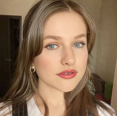 ReinaL53658's profile picture. 