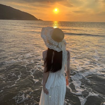 selimfirat's profile picture. 🌷 My heart is full of little flowers and also holds starlight.