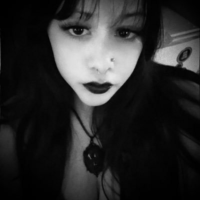 skullettas's profile picture. blessed with a curse