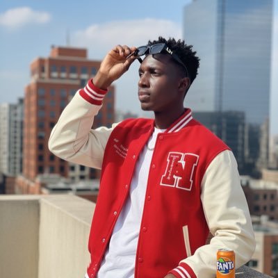 young_papis's profile picture. 👨🏾‍💻 Businessman 👨🏾‍💼 📚 Si le savoir est une arme, je prends en otage toute l’école…(USD)📖📚Rip DAD💔