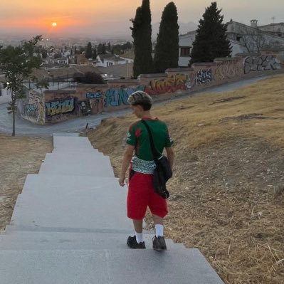 vallitron3's profile picture. emancipar-se del sentit comú. tots els pronoms.