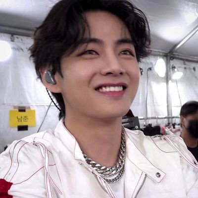 BangtanBell07's profile picture. FAN ACCOUNT✮
 #SEOKJIN : You don't stop breathing just because the air is bad✮જ⁀➴
🦋⃟   The one who showed me the reasons to love myself : @bts_twt 𓍯𓂃🎧ྀི