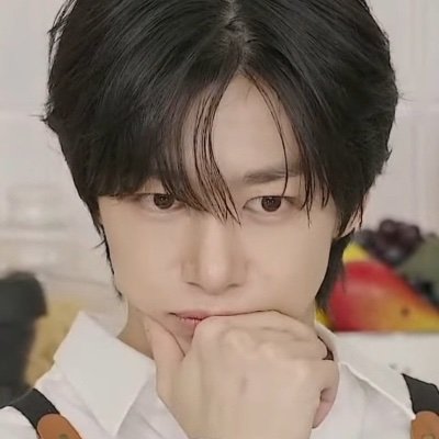 mchigetda's profile picture. 이 도시는 너무 어지러워서
너 하나만 바랄 수밖에 없어서