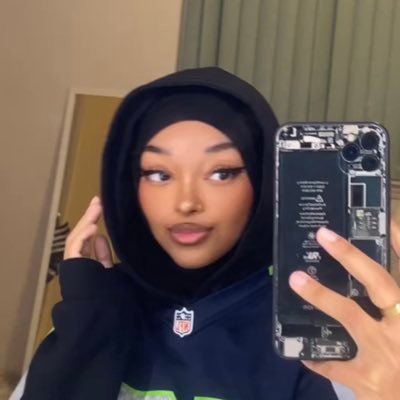 ayoopls's profile picture. 