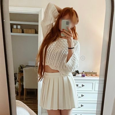 RachelReed__'s profile picture. English pleasure seeker and libertine, approaching life with authenticity and a smile. Empathetic secret keeper 🗝️🍓