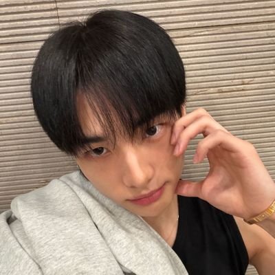 hyuneyapper's profile picture. #..! the muse in #현진’s artworks 🤍 (#andilovemail)