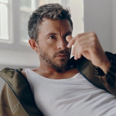 jbaileyedits's profile picture. anthony bridgerton would not put a frog on your seat. • please credit if you use any edits from this account