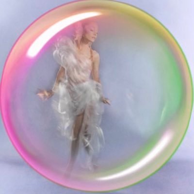 girl1nthebubble's profile picture. ~🫧♡ waiting for wicked For good!♡🫧~#1 breathin live and Hampstead stan 🇮🇪 seeing ariana 23/08/26 ☀️