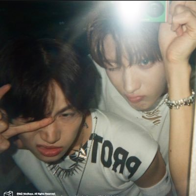 bunniesmulti's profile picture. free palestine!! gay black girl in need of moots😙😙 juho & hyein biased⛄️