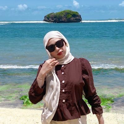 rapunszellll's profile picture. how does it feel to be forgotten?