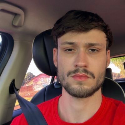CarlosDeanhaiha's profile picture. Perfil com conteúdo duvidoso. Safra de 98. 1,80 de sarcasmo e cansaço crônico. O olhar triste é charme. “Se você não é um monstro, o que você é?” “SOBREVIVENTE”