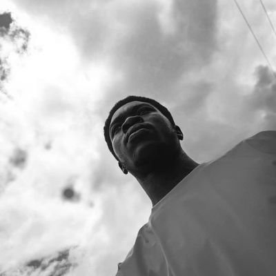 brainiest_brain's profile picture. “I don’t post, I document moments”
“This is not content
. This is me.”“unedited.”
“learning to love the process, not the result”