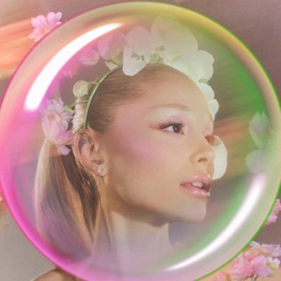 arianasfavr's profile picture. 