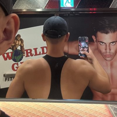 eroswhitewolftw's profile picture. 🔞本推特內容未滿十八歲不得遊覽。💦販售原味球衣、球褲、內褲、襪子。🎬業配。✉️私訊