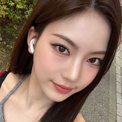 mimawrs's profile picture. she/her.