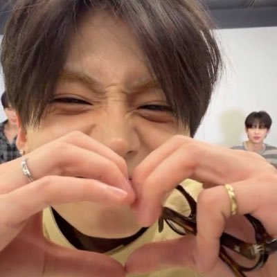 ws2luv's profile picture. 지상의 중력의 법칙을 벗어난 완전히 자유로운 영원의 사랑