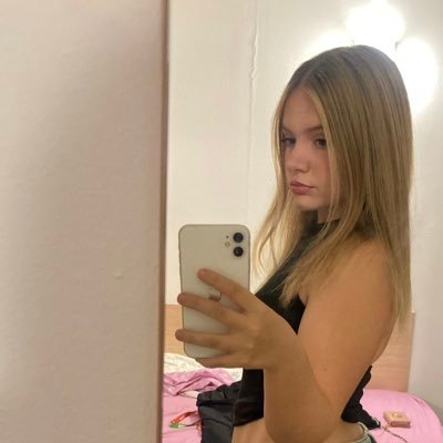 alaiiaab's profile picture. 🪩🍸🤍🕯️🎧