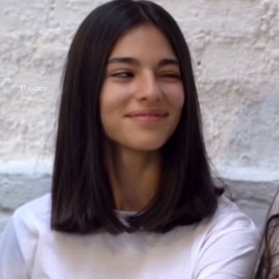 jaempilled's profile picture. woman spies on two male lovers