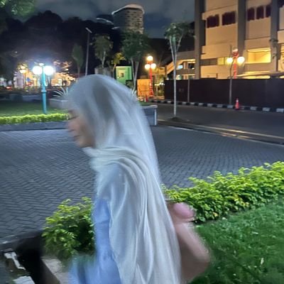 ______iza's profile picture. im either yapping or napping