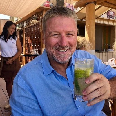 Marimut42433947's profile picture. A notebook full of unwritten poems.