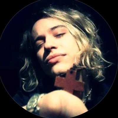 valenvoragine's profile picture. deslumbrando camarines de la cruel noche porteña