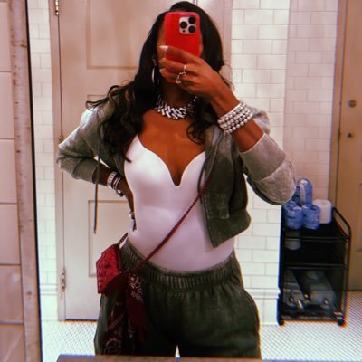 @HolliFavored_