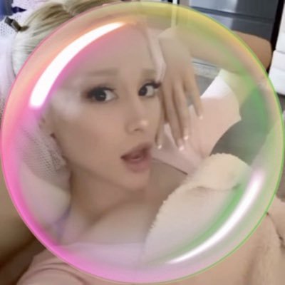 elfaxel_'s profile picture. somewhere over the rainbow 🌈 ig: elfaxel_ 🤍