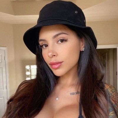 Chioma_3221's profile picture. “I believe in effort, communication, and loyalty.☺️😊