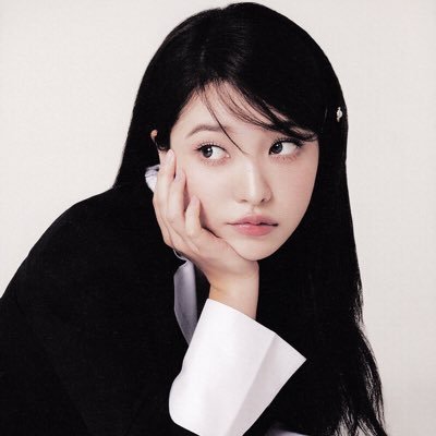 yeriicherii's profile picture. red velvet yeri? yes.