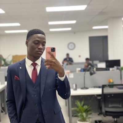 Emmzy_Dzin's profile picture. Aspiring Graphic Artist | CorelDRAW & Photoshop | Turning ideas into visuals ✨